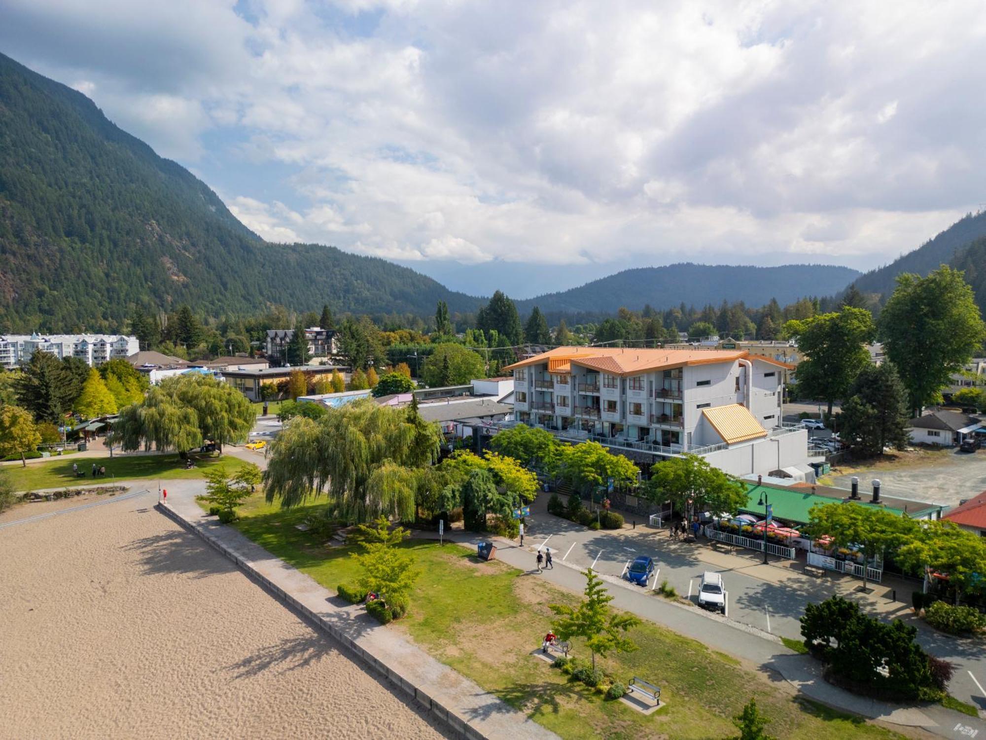 Harrison Beach Hotel Harrison Hot Springs Exterior foto